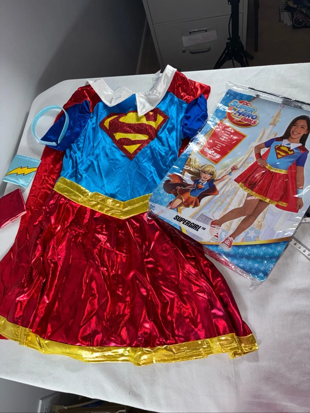 DC Super Hero Girls Supergirl Costume Girls Large 12-14 Dress Cape 4 Piece